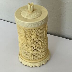 Vintage Giftcorp 1978 Hong Kong Celluloid Lattice Roses